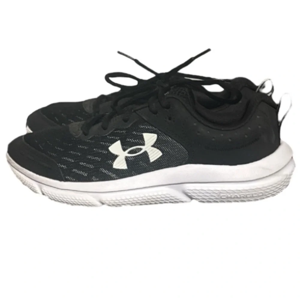 New authentic Under Armour kids designer signature sneakers sz 5.5 display